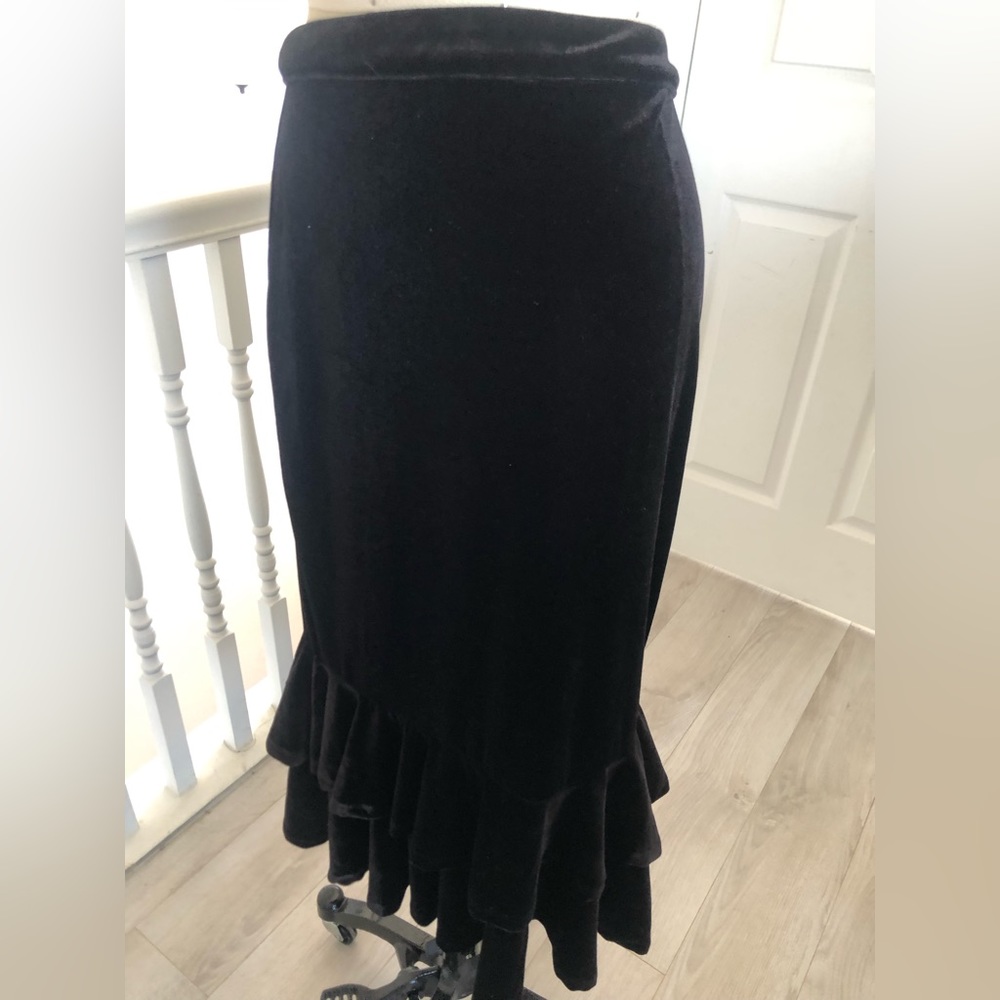 Gianni Bini midi black velvet,ruffled tiered skirt. - Picture 4 of 13